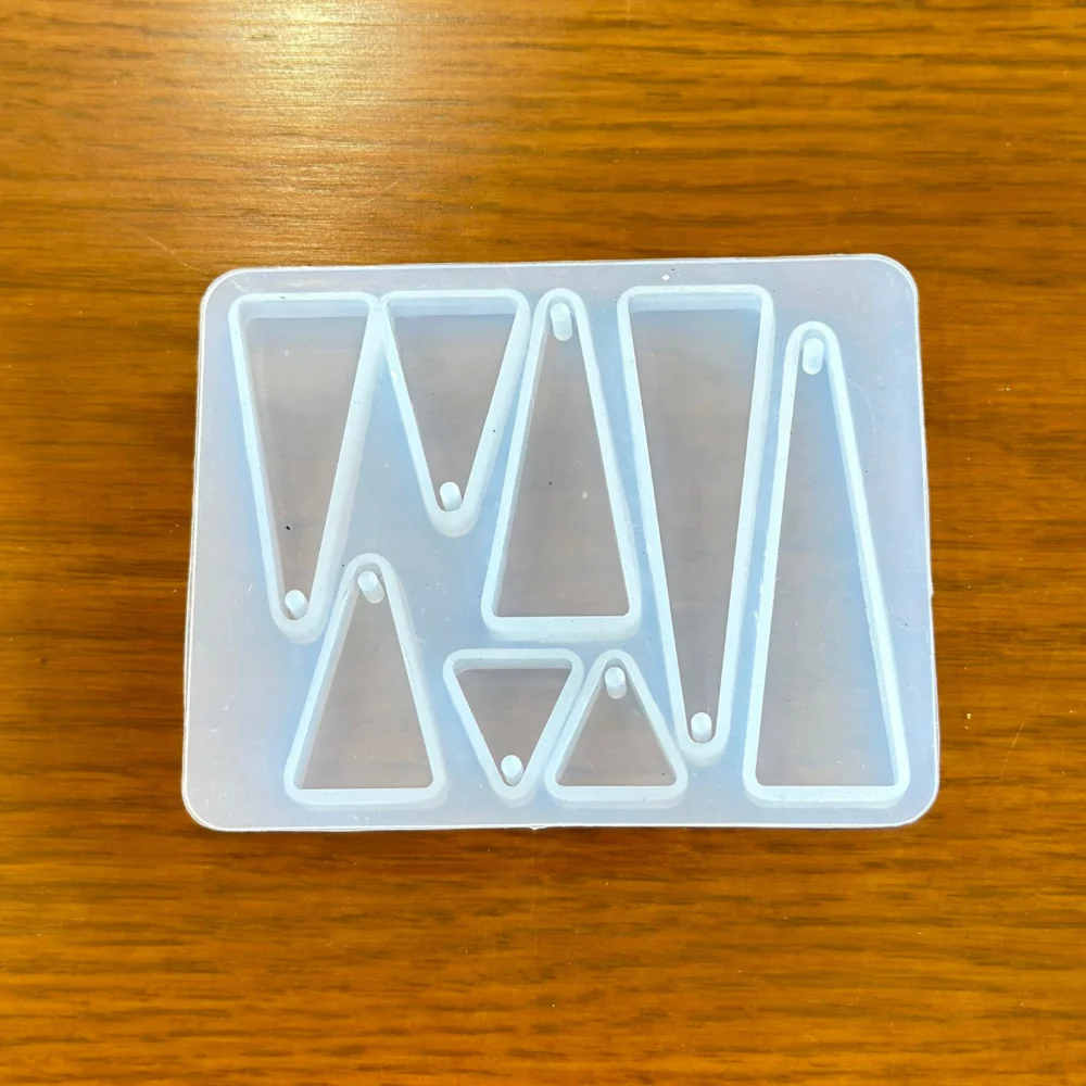 8 cavity tiangle mould 1 8 cavity trangle mould min qty 12pcs..UN. - Image 1