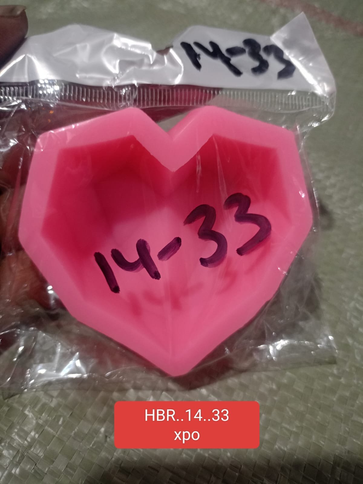 HBR35A-33 HBR35A-33 Pink heart mould - Image 1
