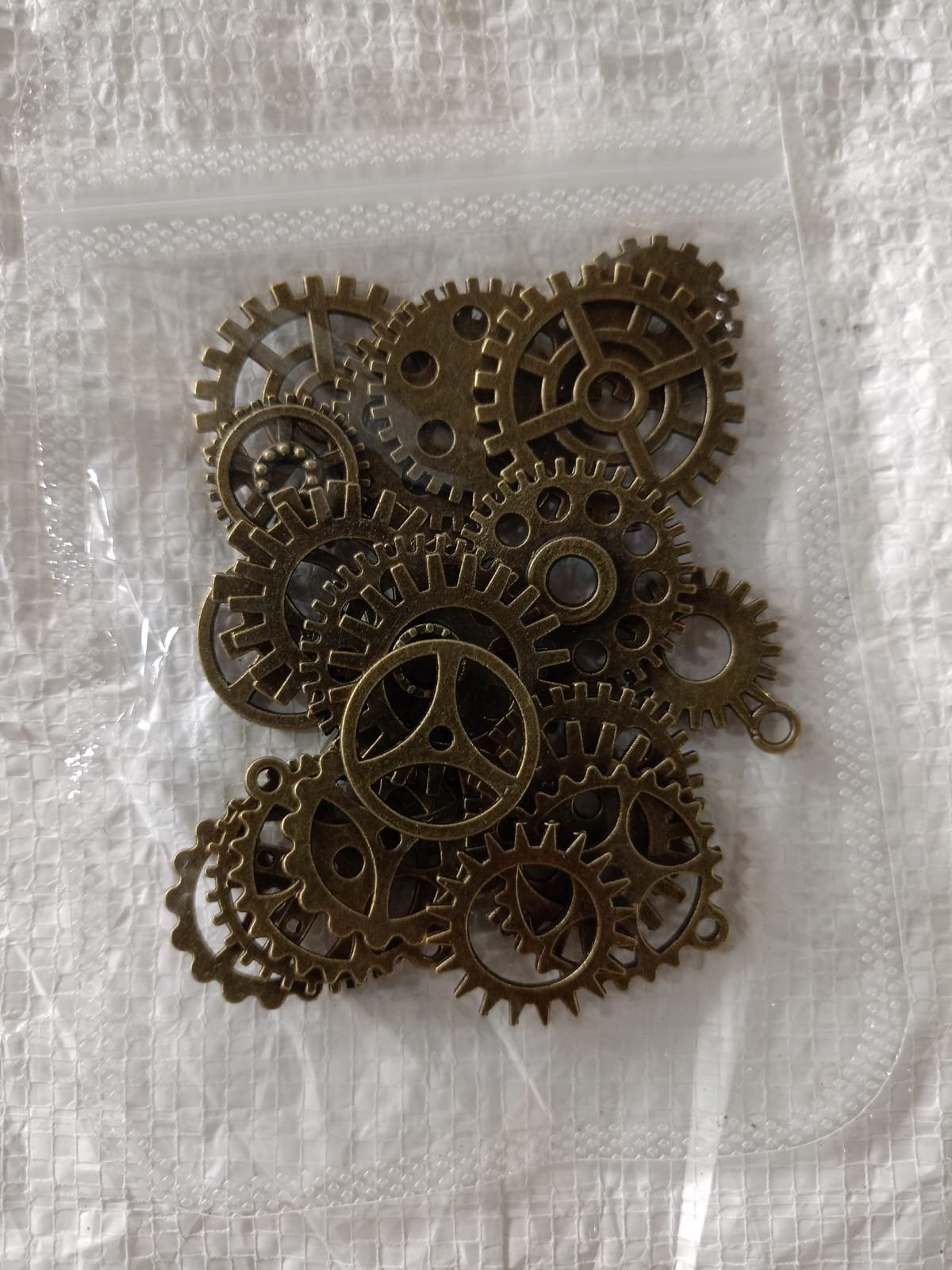 WhatsApp Image 2024-11-21 at 12.37.28 PM (1) Gears metal chams QTY-min 12 pcs rs 60 - Image 1