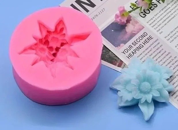 image (12) 3 pcs mini flower pink mould - Image 1