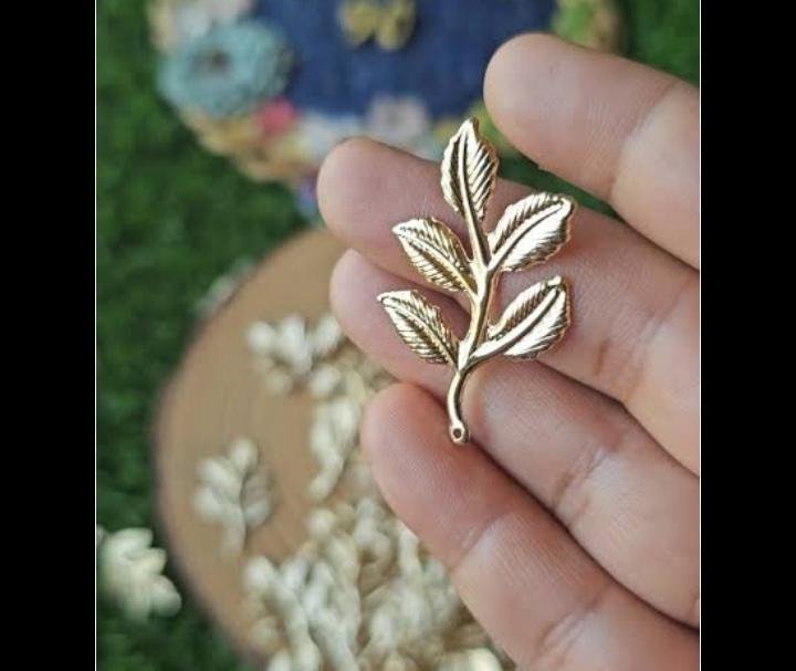 WhatsApp Image 2026-05-23 at 2.35.41 PM HD213 Metal leaf Gold Small - Image 1